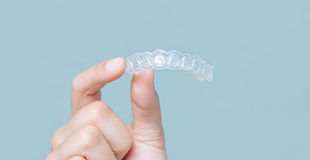 ローコストマウスピースとインビザラインの違い