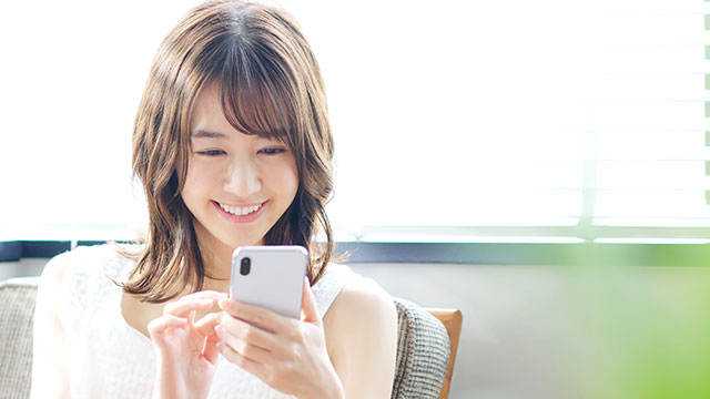 スマホと歯並びの関係？ストレートネックが噛み合わせに与える影響